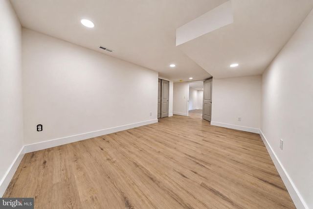 11 BARCLAY DR, Blackwood, NJ 08012
