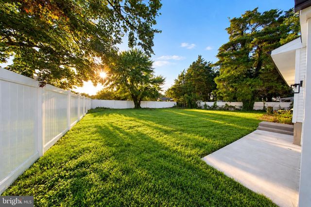 11 BARCLAY DR, Blackwood, NJ 08012