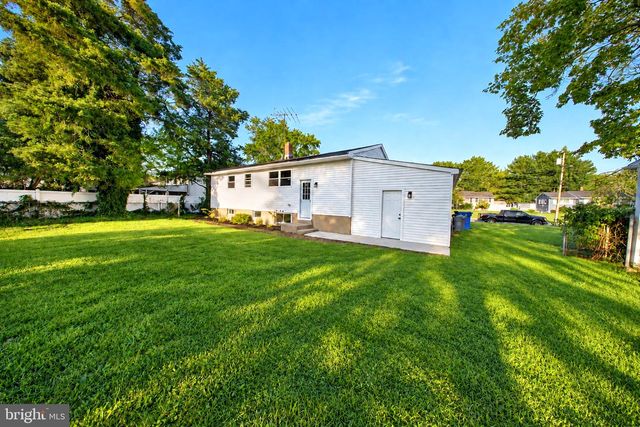 11 BARCLAY DR, Blackwood, NJ 08012
