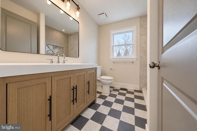 11 BARCLAY DR, Blackwood, NJ 08012