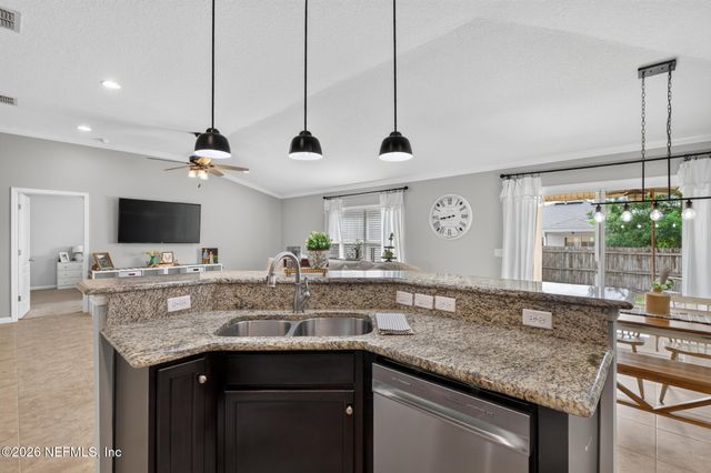 1513 LANTERN LIGHT Trail, Middleburg, FL 32068