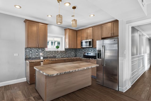 7440 S Paxton Avenue 2, Chicago, IL 60649
