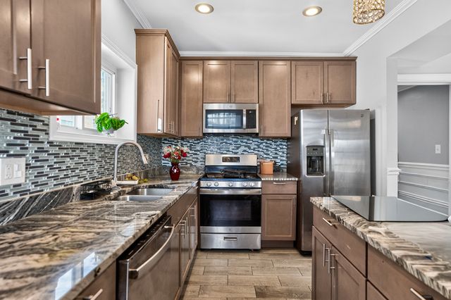 7440 S Paxton Avenue 2, Chicago, IL 60649