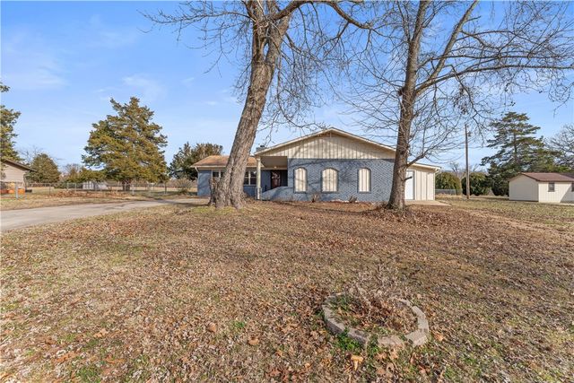 84 N Briarwood Road, Rogers, AR 72756