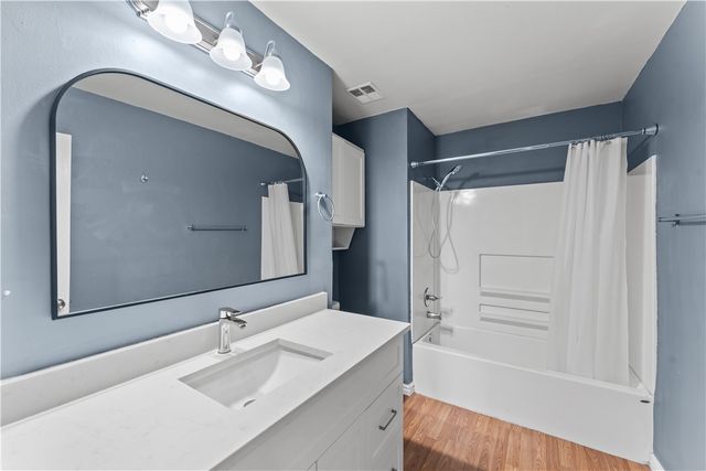 84 N Briarwood Road, Rogers, AR 72756