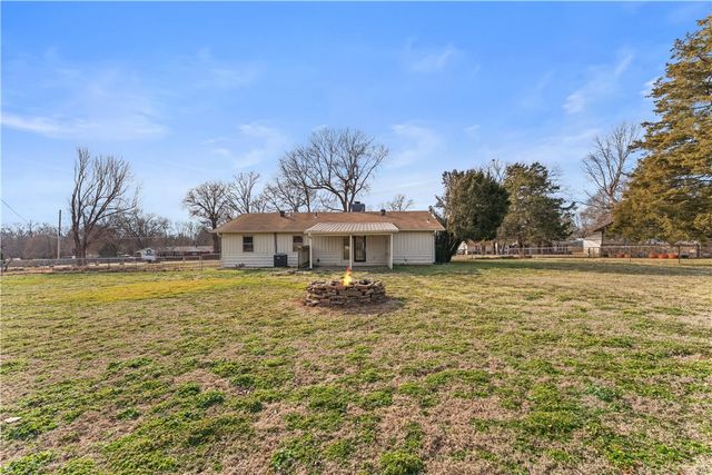 84 N Briarwood Road, Rogers, AR 72756