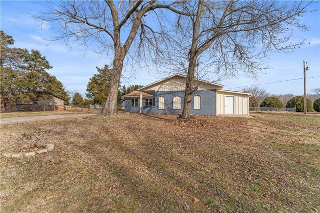 84 N Briarwood Road, Rogers, AR 72756
