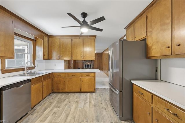 2622 Marrow DR, Newport News, VA 23606