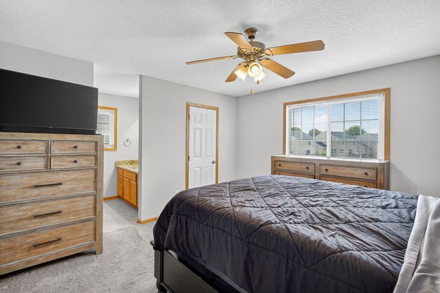 2528 Shady Lane Drive, Norwalk, IA 50211