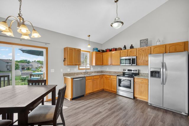 2528 Shady Lane Drive, Norwalk, IA 50211