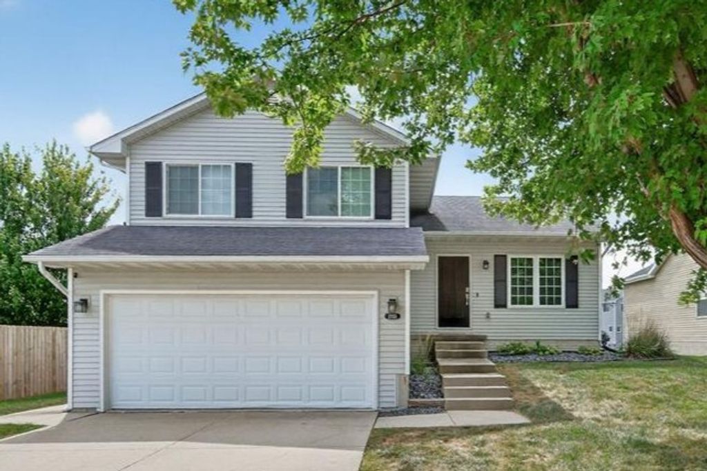 2528 Shady Lane Drive, Norwalk, IA 50211