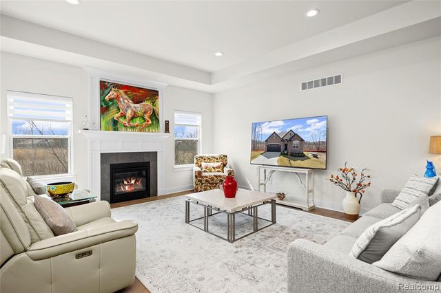 7841 Trailside Court, West Bloomfield, MI 48323