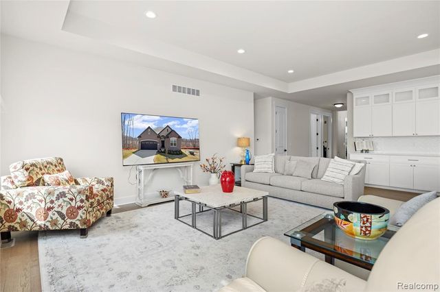 7841 Trailside Court, West Bloomfield, MI 48323