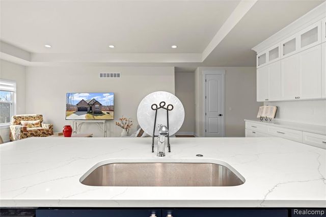 7841 Trailside Court, West Bloomfield, MI 48323