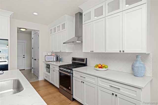 7841 Trailside Court, West Bloomfield, MI 48323