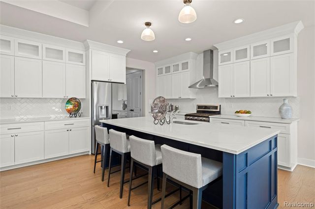 7841 Trailside Court, West Bloomfield, MI 48323