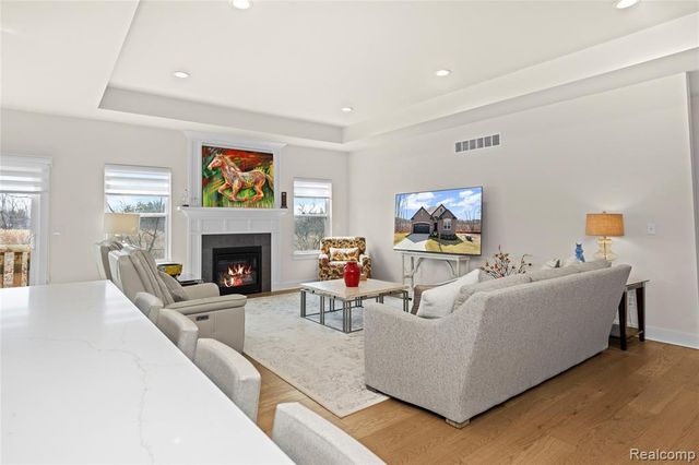 7841 Trailside Court, West Bloomfield, MI 48323