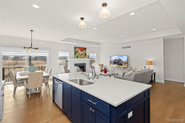 7841 Trailside Court, West Bloomfield, MI 48323