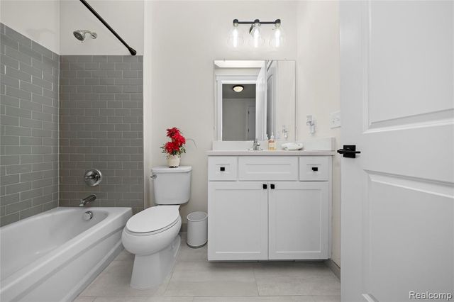 7841 Trailside Court, West Bloomfield, MI 48323