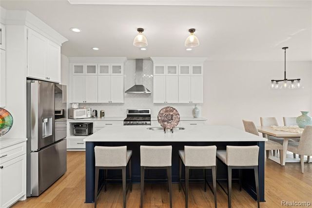 7841 Trailside Court, West Bloomfield, MI 48323