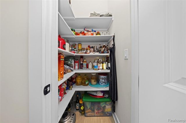 7841 Trailside Court, West Bloomfield, MI 48323