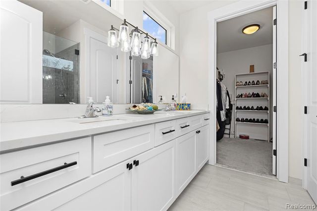 7841 Trailside Court, West Bloomfield, MI 48323