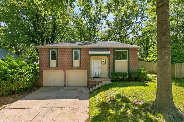 1100 NW Canterbury Road, Blue Springs, MO 64015