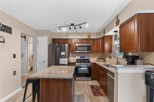 1100 NW Canterbury Road, Blue Springs, MO 64015