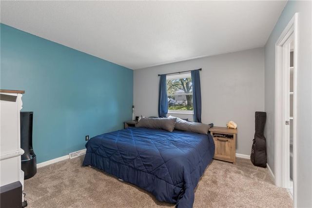 1100 NW Canterbury Road, Blue Springs, MO 64015