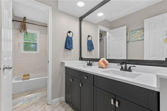 1100 NW Canterbury Road, Blue Springs, MO 64015