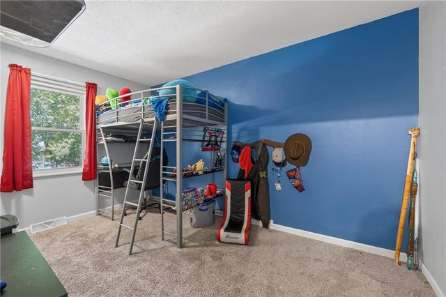 1100 NW Canterbury Road, Blue Springs, MO 64015
