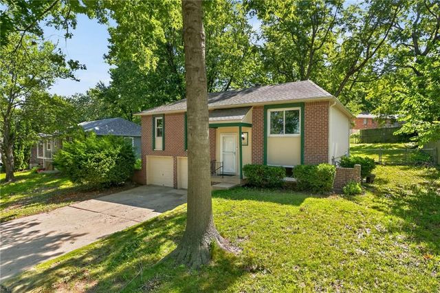 1100 NW Canterbury Road, Blue Springs, MO 64015