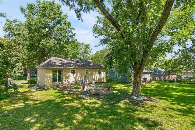 1100 NW Canterbury Road, Blue Springs, MO 64015
