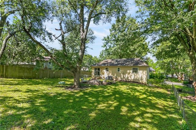 1100 NW Canterbury Road, Blue Springs, MO 64015