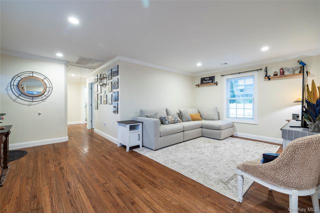 675 N Erie Avenue, Lindenhurst, NY 11757
