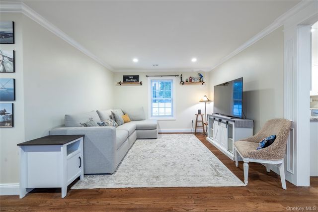 675 N Erie Avenue, Lindenhurst, NY 11757