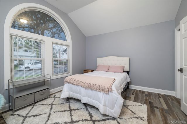 675 N Erie Avenue, Lindenhurst, NY 11757