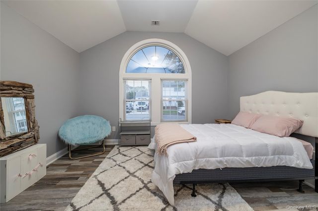 675 N Erie Avenue, Lindenhurst, NY 11757