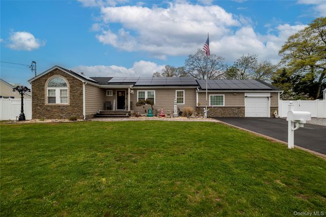 675 N Erie Avenue, Lindenhurst, NY 11757