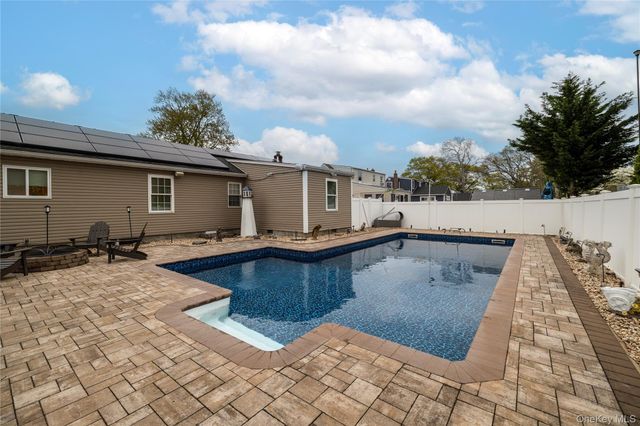 675 N Erie Avenue, Lindenhurst, NY 11757