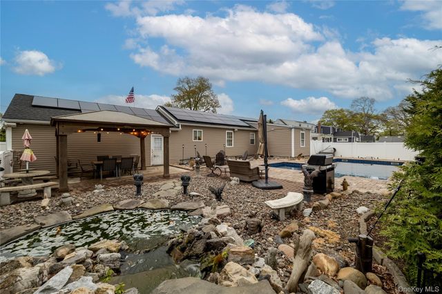 675 N Erie Avenue, Lindenhurst, NY 11757