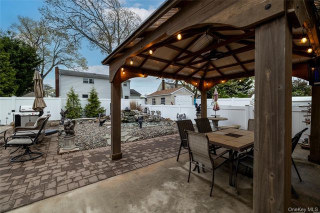 675 N Erie Avenue, Lindenhurst, NY 11757