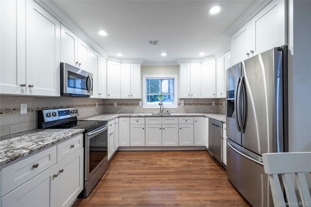 675 N Erie Avenue, Lindenhurst, NY 11757