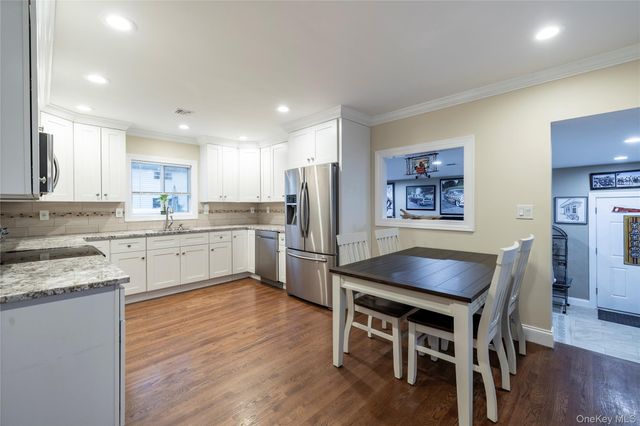 675 N Erie Avenue, Lindenhurst, NY 11757