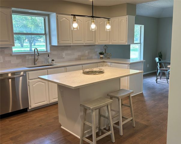 224 Lake By Drive, Seven Points, TX 75143