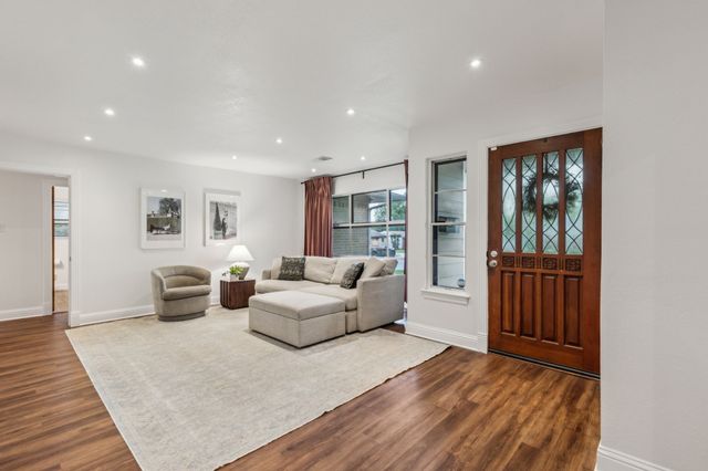 3351 Santa Teresa Avenue, Dallas, TX 75228