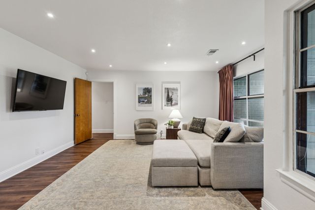 3351 Santa Teresa Avenue, Dallas, TX 75228