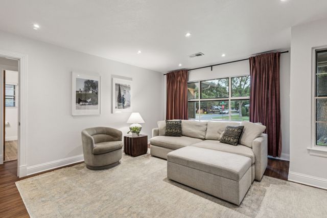 3351 Santa Teresa Avenue, Dallas, TX 75228