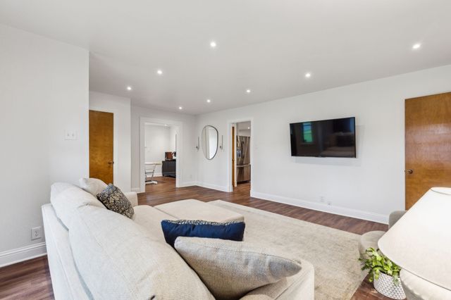 3351 Santa Teresa Avenue, Dallas, TX 75228