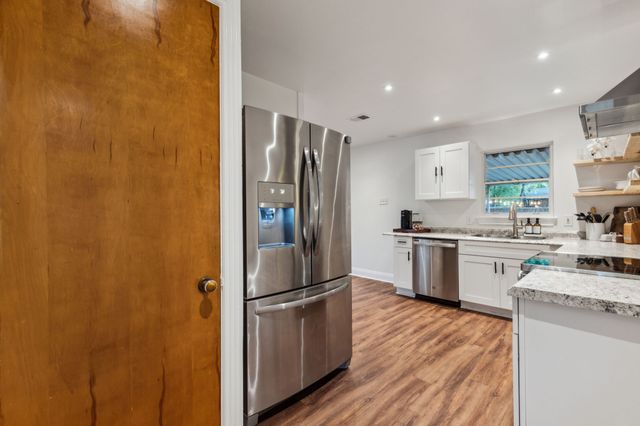 3351 Santa Teresa Avenue, Dallas, TX 75228